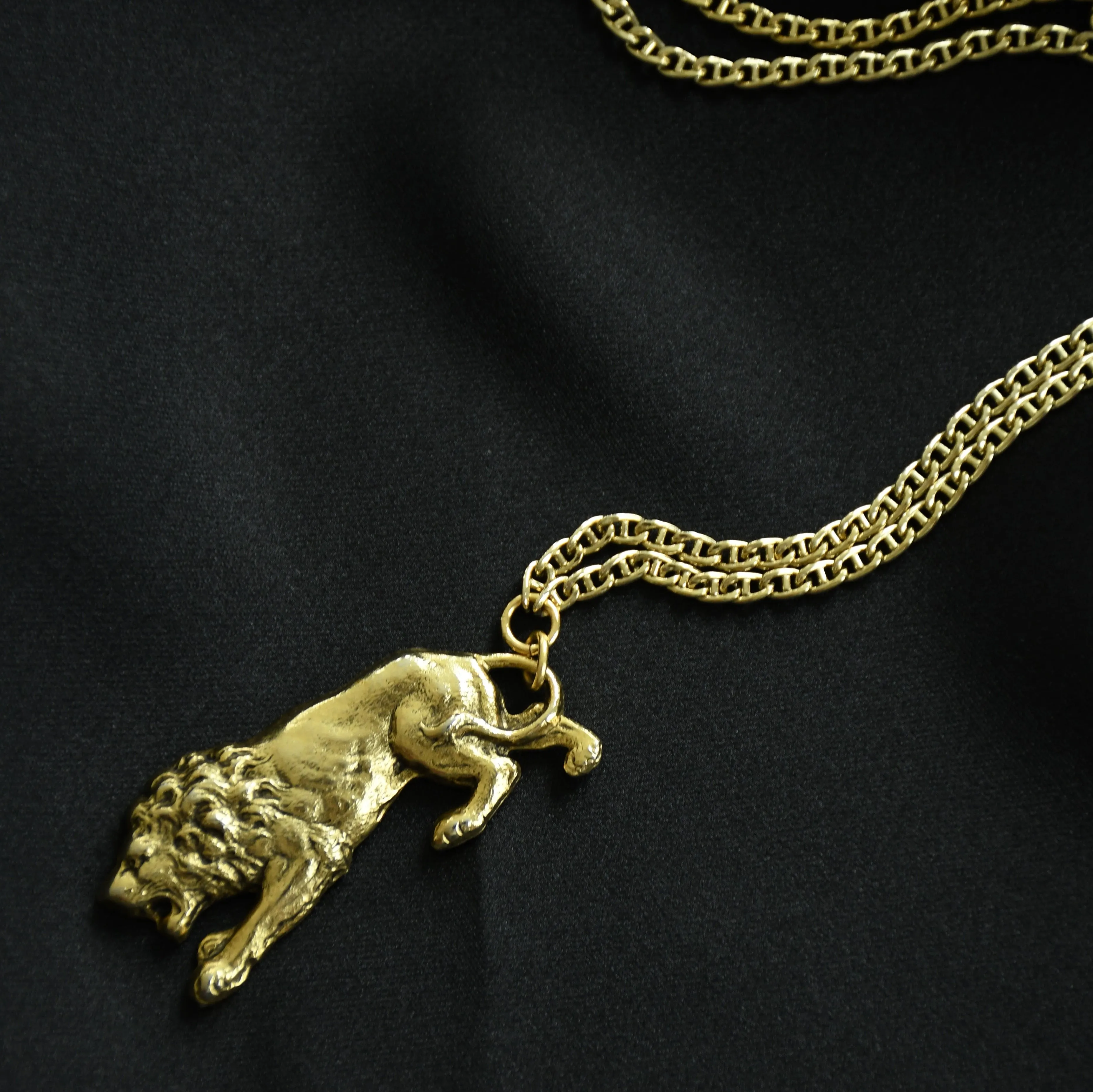 ALEXA LION DROP NECKLACE