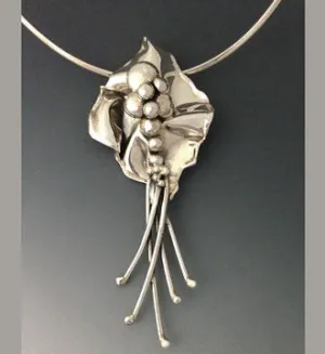 Flower Pendant with Reeds