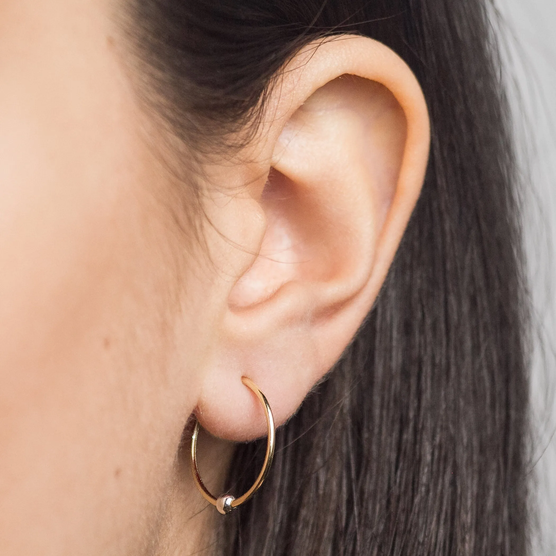 Sleeper Hoop Earrings – 10k Yellow Gold – Monochrome